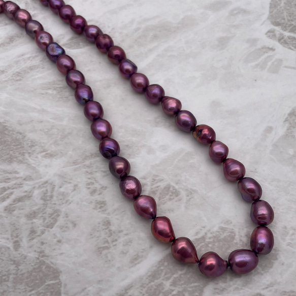 半連20cm バロック 淡水パール 変形 本真珠 8~11mm*8~9mm パープル系 ワインレッド系 2枚目の画像