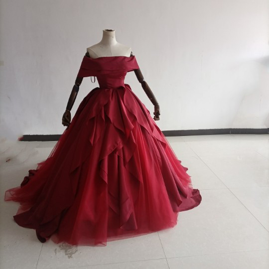 送料無料！人気上昇！カラードレス  パーティードレス  ワインレッド オフショルダー  華やかなトレーン/結婚式/披露宴