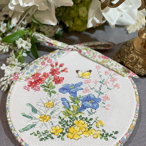 クロスステッチ刺繡完成品 エーデルワイス リバティリボン その他