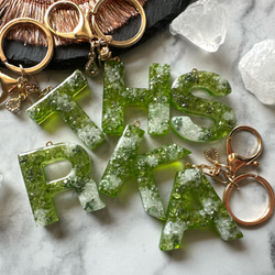 宝石☆yellow green レジンイニシャルキーホルダー キーホルダー yu