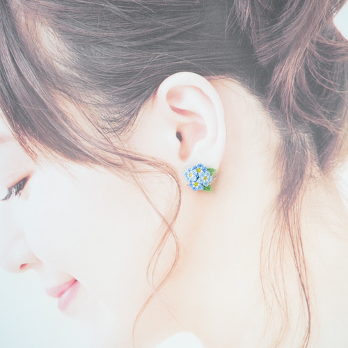 勿忘草(ワスレナグサ)のブローチ (受注制作、花、お花モチーフ、青