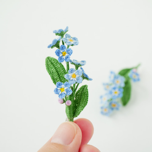勿忘草(ワスレナグサ)のブローチ (受注制作、花、お花モチーフ、青