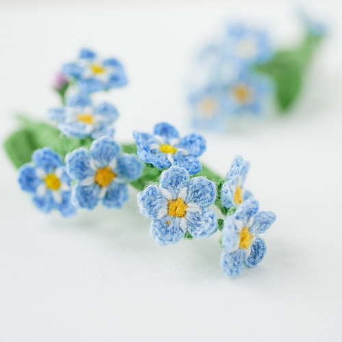 勿忘草(ワスレナグサ)のブローチ (受注制作、花、お花モチーフ、青