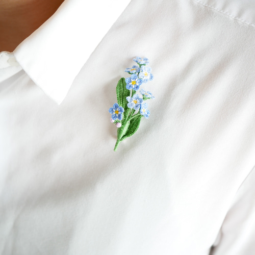 勿忘草(ワスレナグサ)のブローチ (受注制作、花、お花モチーフ、青