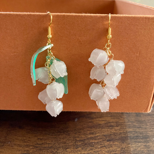 すずらんのピアス＊立体プラバン ピアス（フック・チェーン） ビーズぺ