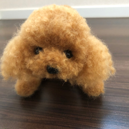 羊毛フェルトトイプードル伏せ