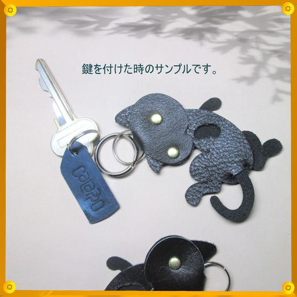 KEY・RING -くろねこ・へそ天03-　キーホルダー 3枚目の画像