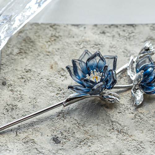 硝子蓮の髪飾り（濃藍） かんざし 8gatu 通販 15797382｜Creema