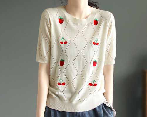 Alice+Olivia いちご刺繍 半袖ニットトップス 青 新品、未使用 033c8e4ae38449e10a16ac8e2df68f