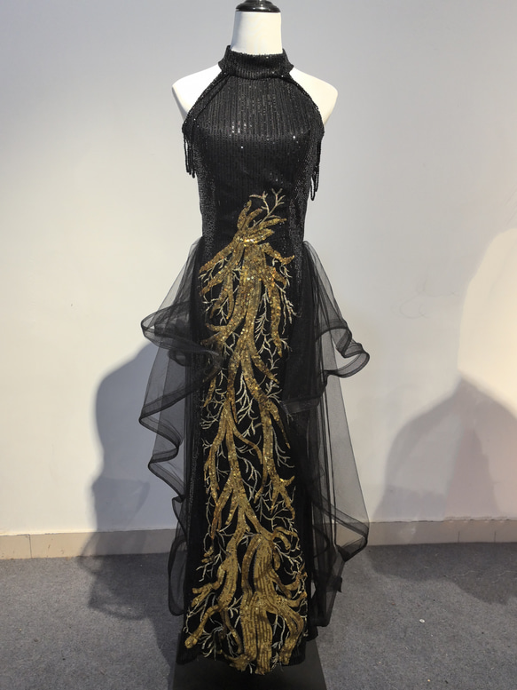 グラマラス 黒クルーネック トップス 雅やか 立体なレースの花びら