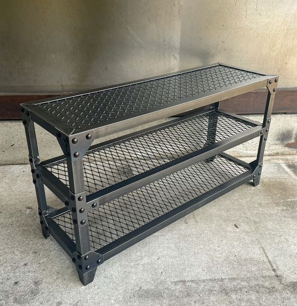 リベット３段ラック［Ver.縞板］植物棚　アイアン家具　ベンチ　アイアンラック リベット3段ラック［Ver.縞板］植物棚 シェルフ ディスプレイ