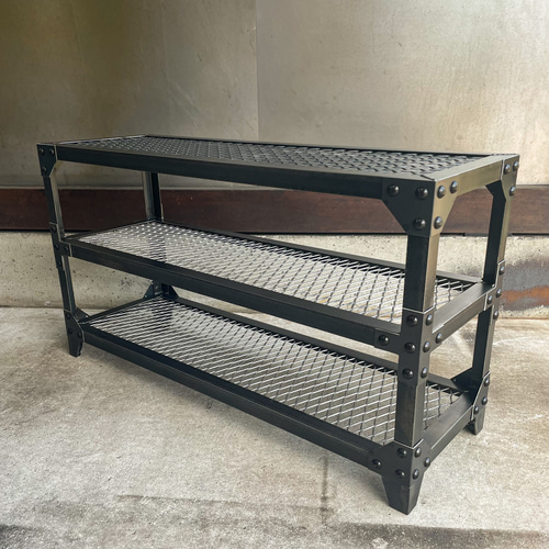 リベット３段ラック［上段棚柵付き］植物棚　アイアン家具　アイアンラック リベット3段ラック［上段棚柵付き］植物棚 アイアン家具 アイアン