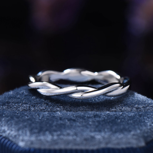 ユニークなツイスト ウェディング バンド プレーン ミニマリスト