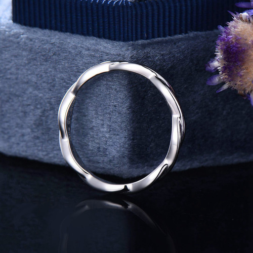 ユニークなツイスト ウェディング バンド プレーン ミニマリスト