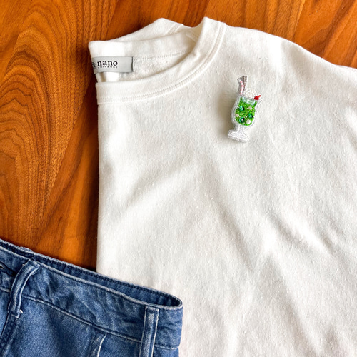 メロンソーダのビーズ刺繍ブローチ ソーダフロート クリーム