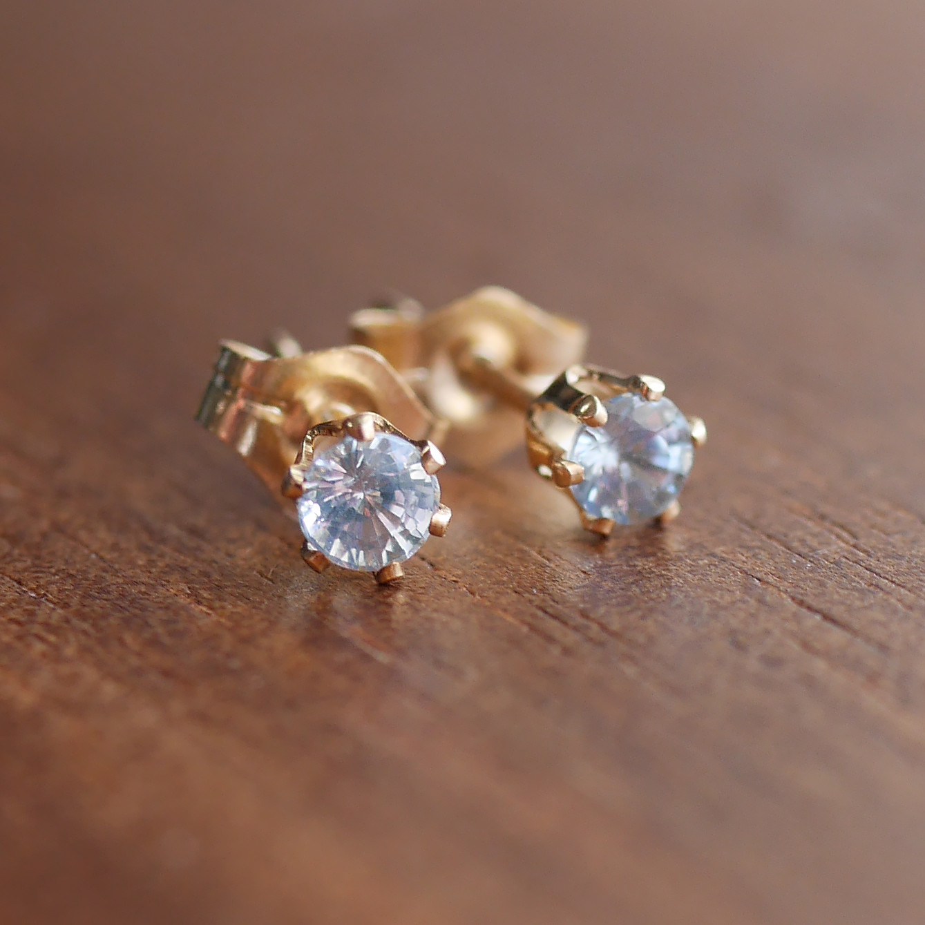 ピアス☆シルバーブルー サファイア（3mm）14kgf