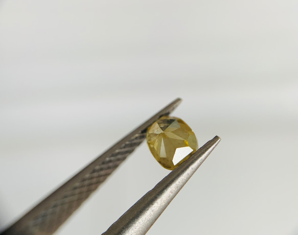 天然　イエローダイヤモンド CGLソ付　0.294ct Fancy deep yellow 9枚目の画像