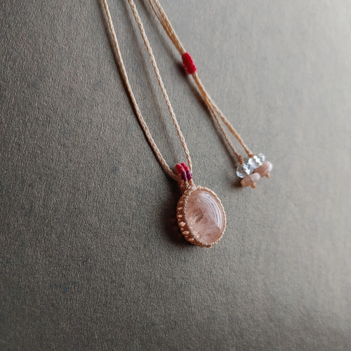 モルガナイトのマクラメ編みネックレス ネックレス・ペンダント