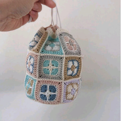 クロッシェモチーフ巾着・ソフトなカラー(コットン糸・丸底・かぎ針編み) 3枚目の画像