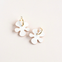 Cookie flower【レザーピアス/イヤリング】“white” 6枚目の画像