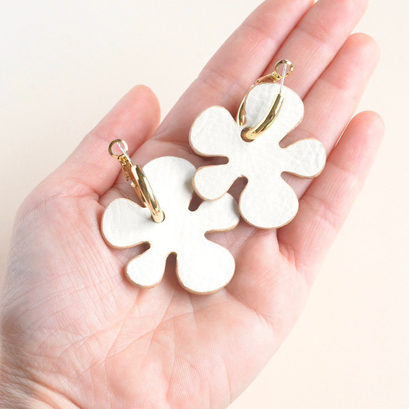 Cookie flower【レザーピアス/イヤリング】“white” 5枚目の画像