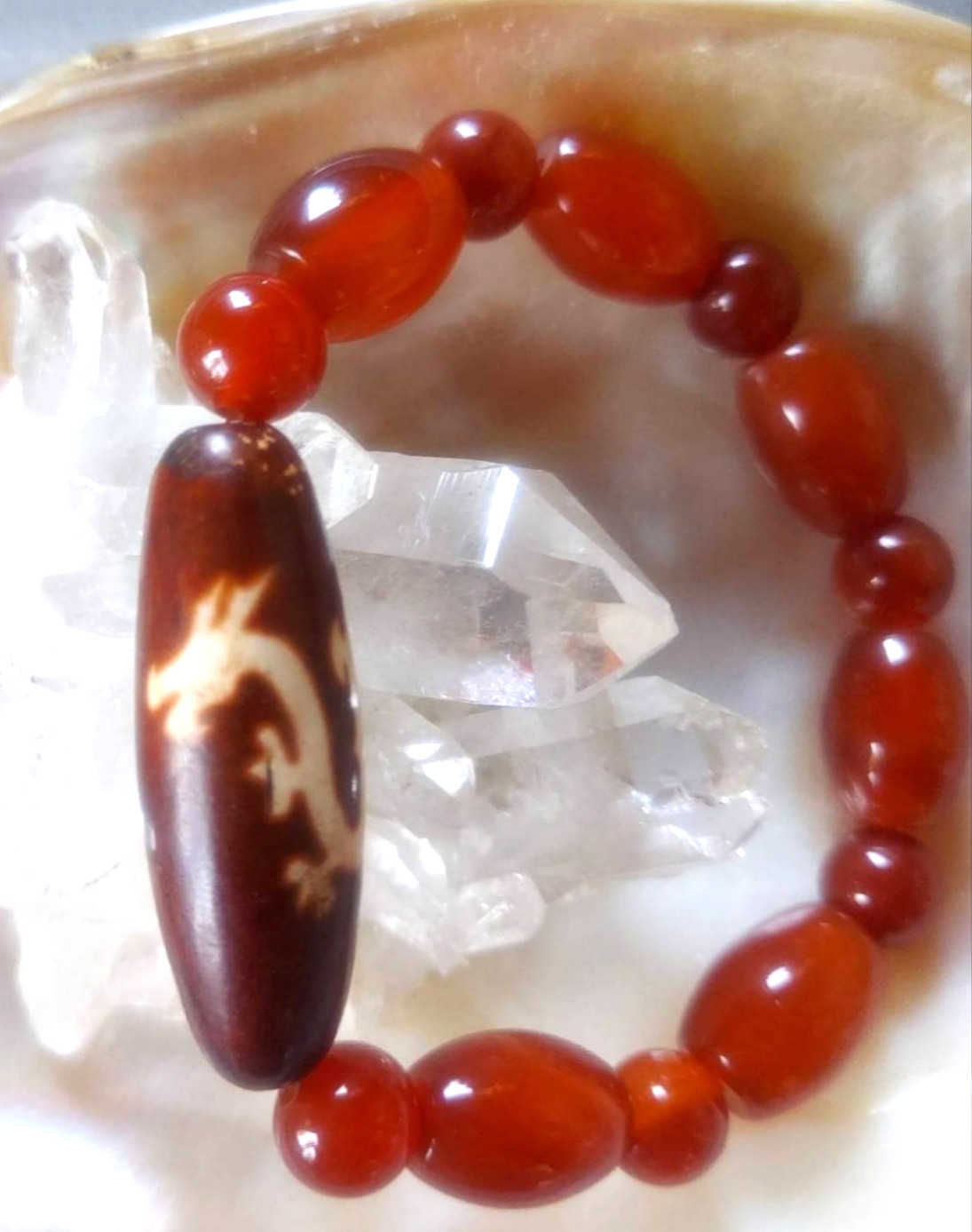 3本爪の騎龍観音天珠さんと赤瑪瑙ブレスレット