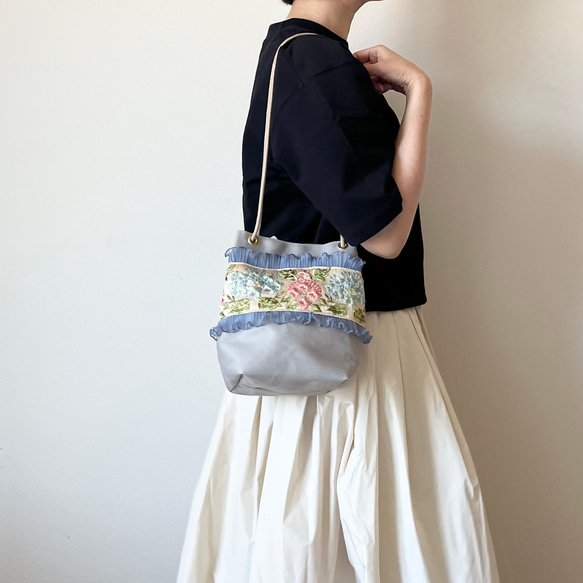 【sold out】 斜めがけにも！2way canvas mini bag （あじさいインド刺繍） 3枚目の画像