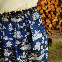 【裾上げ無料】ポケットつき【春夏　新作　紺　ハワイ柄】ウエストゴムのコットンギャザースカート　 14枚目の画像