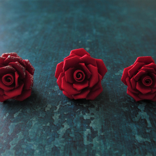 男性にも♪真っ赤な薔薇のタックピン（ラペルピン）＊つまみ細工