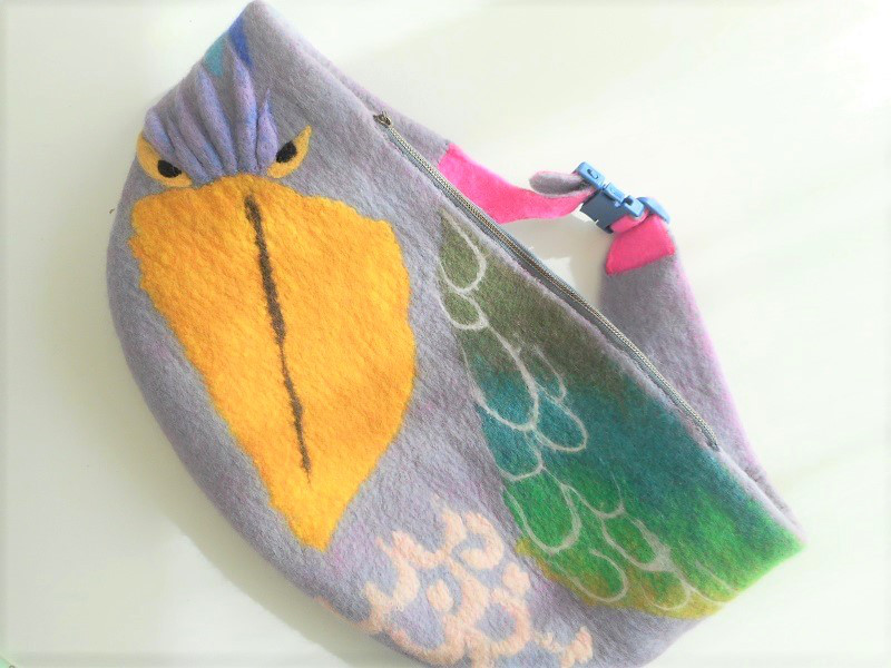 ハシビロコウのボディバッグ