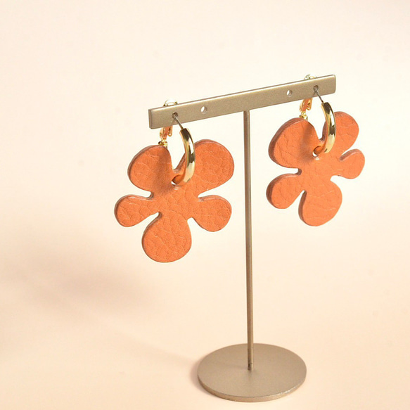 Cookie flower【レザーピアス/イヤリング】“orange” 2枚目の画像