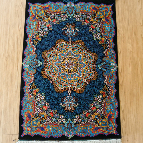 ペルシャ絨毯クム産 ムサヴィ工房 シルク 証明書付 87×58cm カーペット