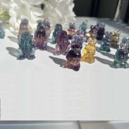 選択】フローライト（蛍石）うさぎさん 1個 カラフル 手彫り彫刻