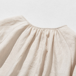 一件亞麻襯衫，隨著你的每個動作變換著不同的外觀。 100% 亞麻，米色。 230404-1 第7張的照片