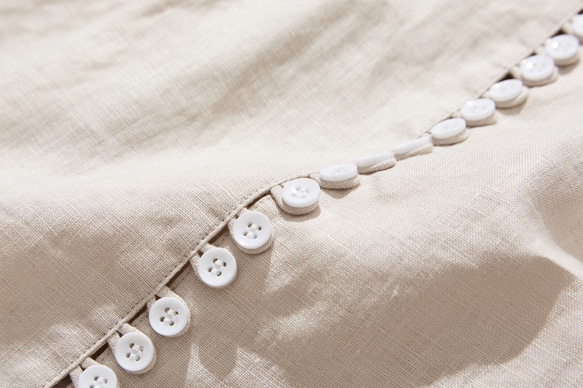 一件亞麻襯衫，隨著你的每個動作變換著不同的外觀。 100% 亞麻，米色。 230404-1 第9張的照片