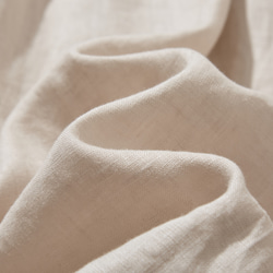 一件亞麻襯衫，隨著你的每個動作變換著不同的外觀。 100% 亞麻，米色。 230404-1 第11張的照片