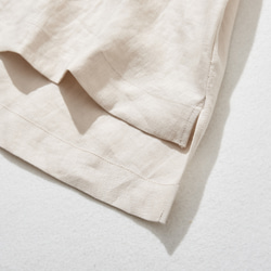 一件亞麻襯衫，隨著你的每個動作變換著不同的外觀。 100% 亞麻，米色。 230404-1 第5張的照片