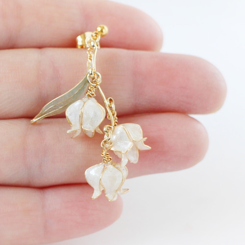 揺れるすずらんのピアス 鈴蘭 ディップフラワー ギフト プレゼント