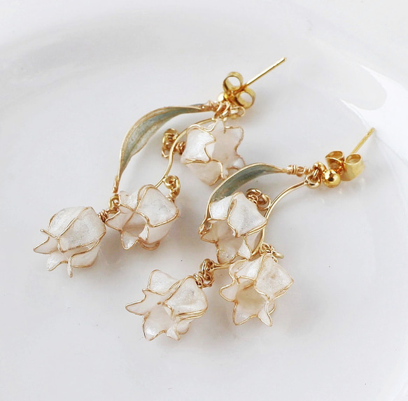 揺れるすずらんのピアス 鈴蘭 ディップフラワー ギフト プレゼント