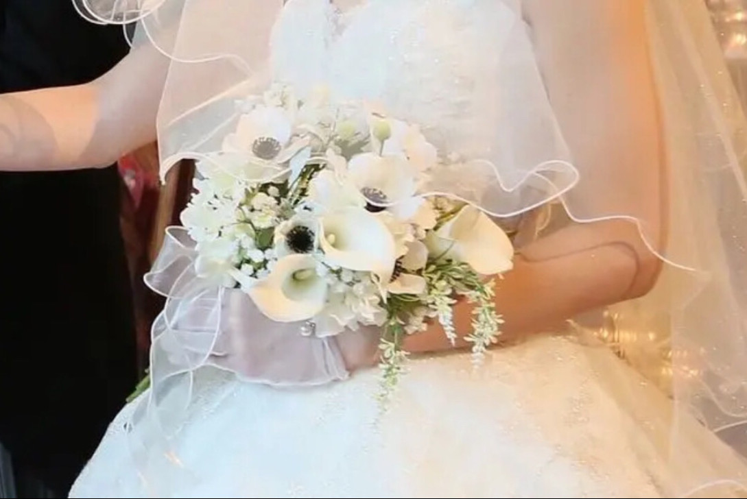 人気のアネモネ❤︎ホワイトアーム風アーティフィシャル❤︎人気のアネモネ・かすみ草・カラー小花❤︎オーダー制作 12,600円