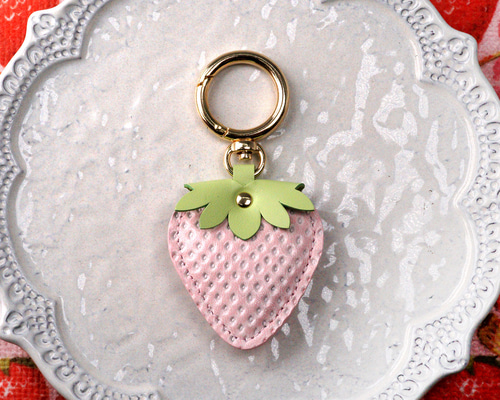 餃*子様 いちごのキーホルダー◎ 餃*子様 いちごのキーホルダー◎