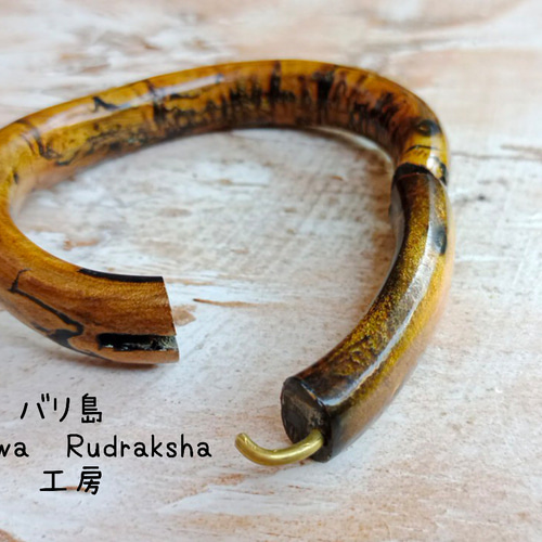 【バリ島購入】シルバー925 赤い石　彫金　オープンバングル 再販！【ゴールドウリ】☆オープンタイプ☆バングル(約17cm