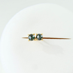 ブルーダイヤモンドのスタッドピアス（約3mm） 2枚目の画像