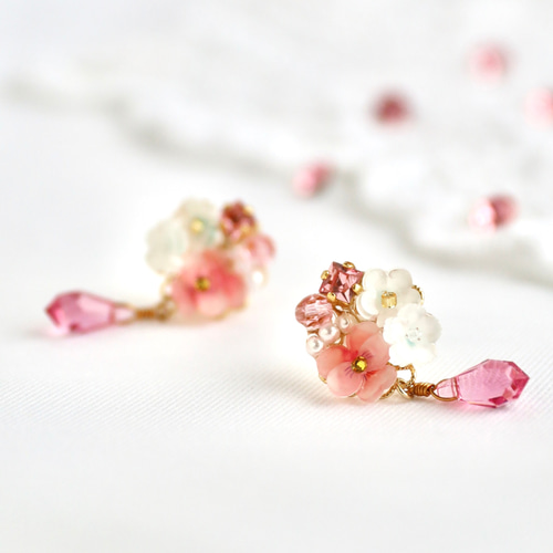 ビオラの花束ピアス/イヤリング（ピンク） ピアス（スタッド・一粒