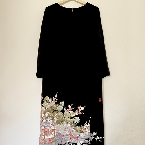 着物リメイク 黒留袖ドレス 友禅染 花屋敷風景模様 Aライン