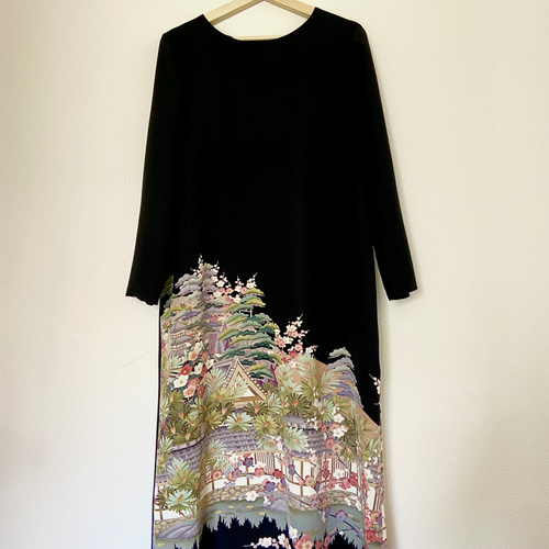 着物リメイク 黒留袖ドレス 友禅染 花屋敷風景模様 Aライン