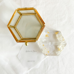 白紫陽花と金箔レジンリングピロー×ゴールドガラスケース 11枚目の画像
