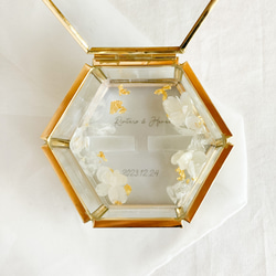 白紫陽花と金箔レジンリングピロー×ゴールドガラスケース 6枚目の画像