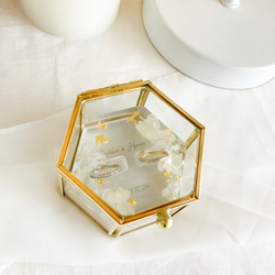 白紫陽花と金箔レジンリングピロー×ゴールドガラスケース 10枚目の画像