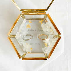 白紫陽花と金箔レジンリングピロー×ゴールドガラスケース 9枚目の画像